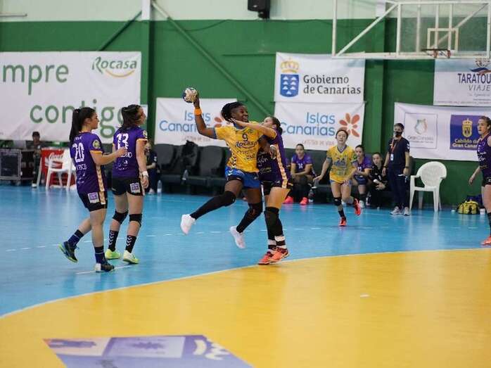 Ataque del Rocasa en el partido disputado este sábado en Telde/TA.